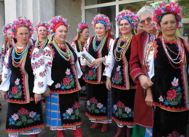 Поволжская украина. Украинский костюм. Украинский национальный костюм женский. Национальная одежда украинцев. Украинский народный костюм женский.