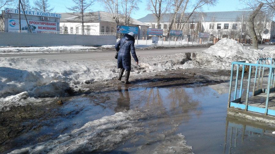 Большие лужи в уфе. Лужа. Лужа на асфальте. Объезжать лужи мтс. Объезжать лужи мтс.