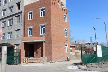 Реконструкция лечебного корпуса ЦРБ в Барабинске началась летом 2013 года.