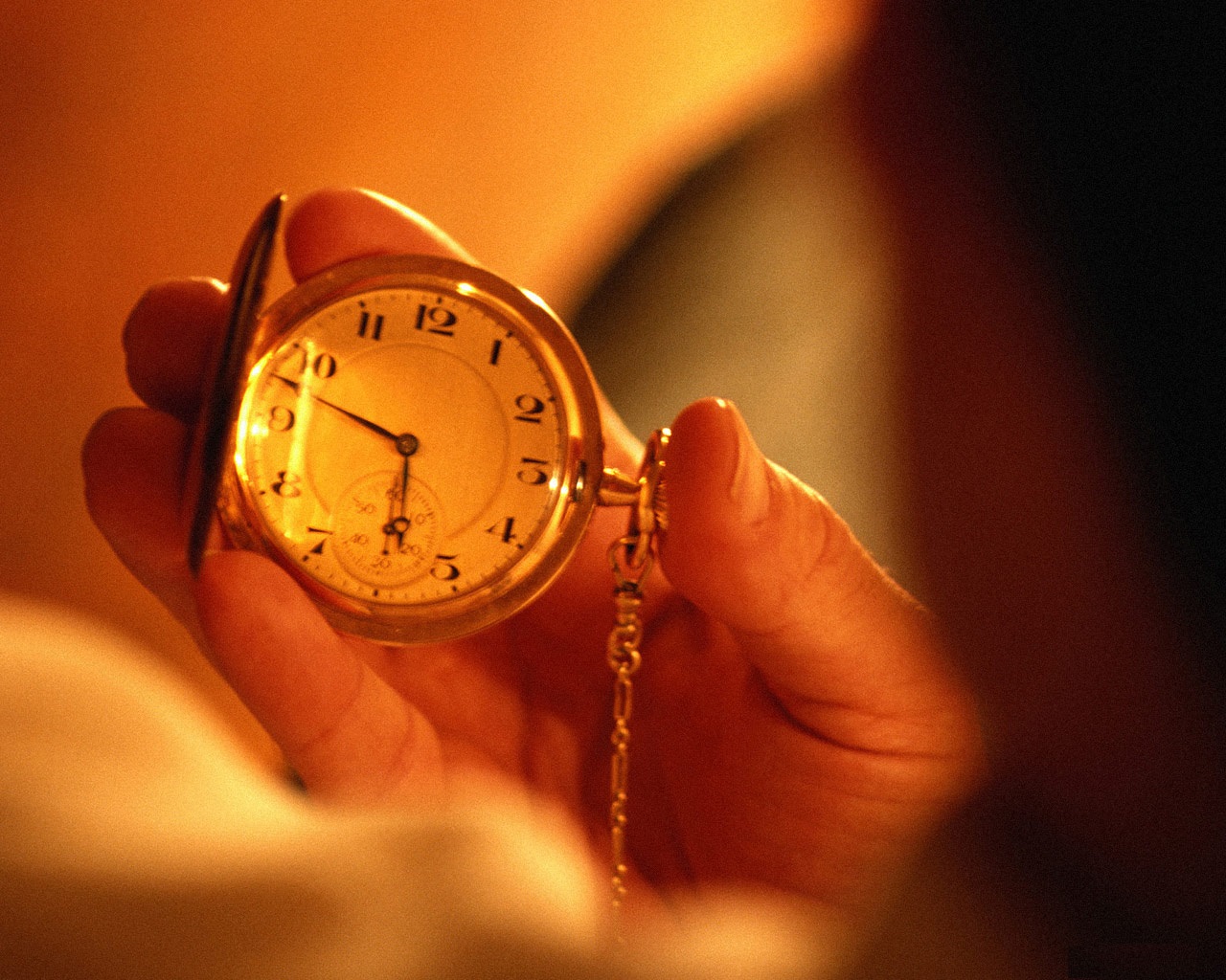 Твое время уходит. Часы и время. Магия времени суток. Человек часы. Драгоценное время.